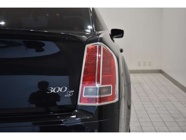 CHRYSLER 300 2013 Image 31