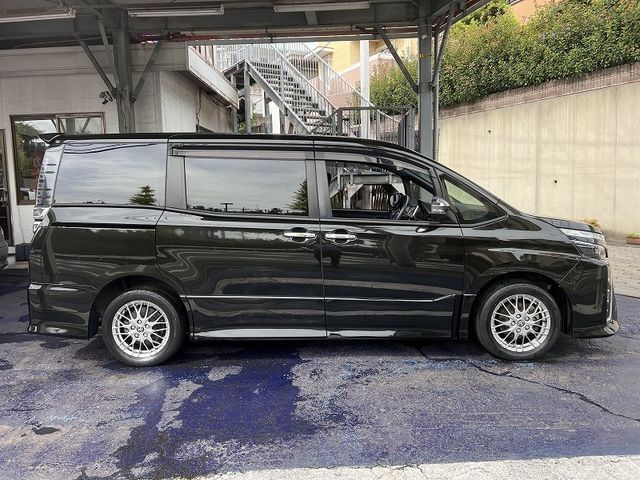 TOYOTA VOXY HYBRID 2021 Image 31