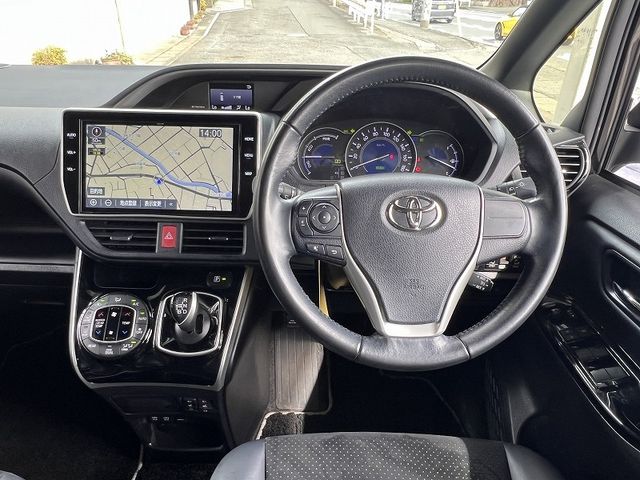 TOYOTA VOXY HYBRID 2021 Image 31