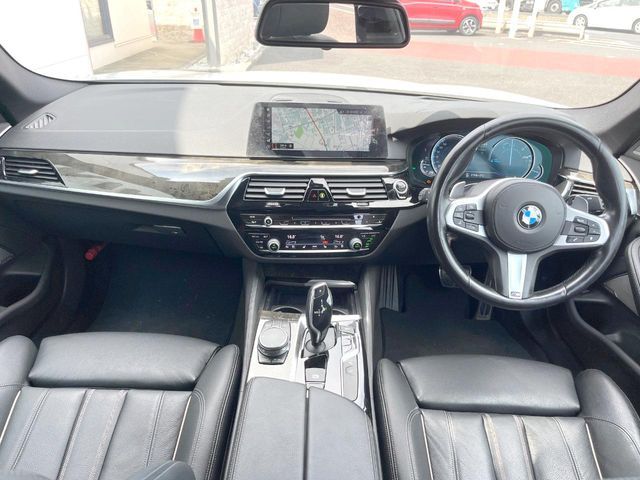 BMW 5SERIES SEDAN 2018 Image 31