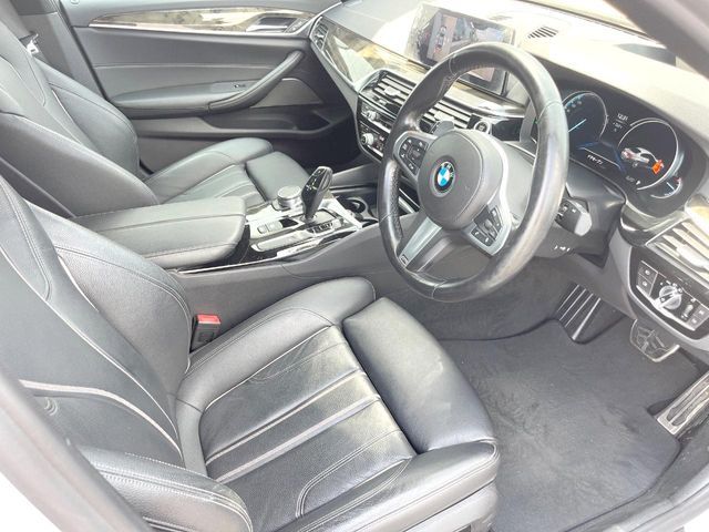 BMW 5SERIES SEDAN 2018 Image 31