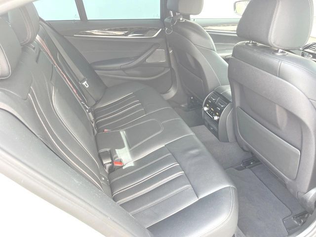 BMW 5SERIES SEDAN 2018 Image 31