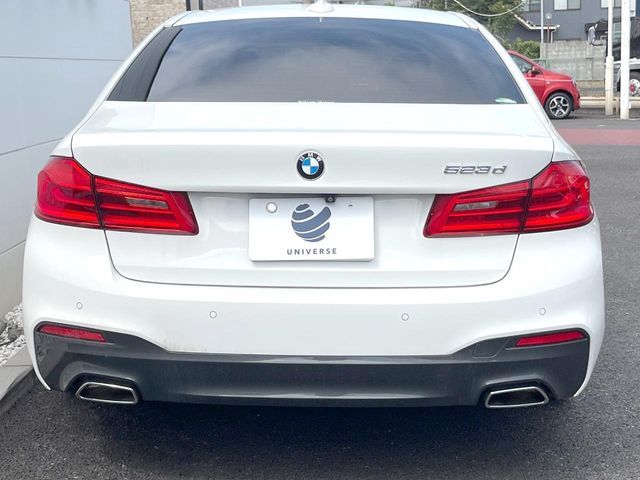 BMW 5SERIES SEDAN 2018 Image 31