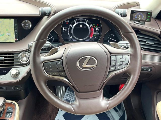 TOYOTA LEXUS LS500 4WD 2018 Image 31