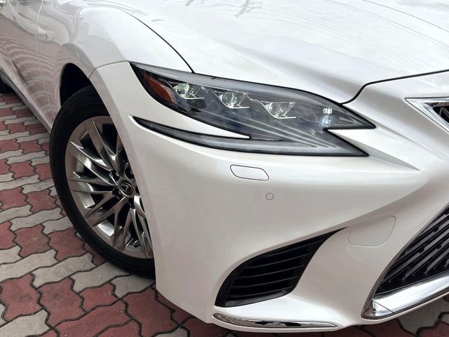 TOYOTA LEXUS LS500 4WD 2018 Image 31