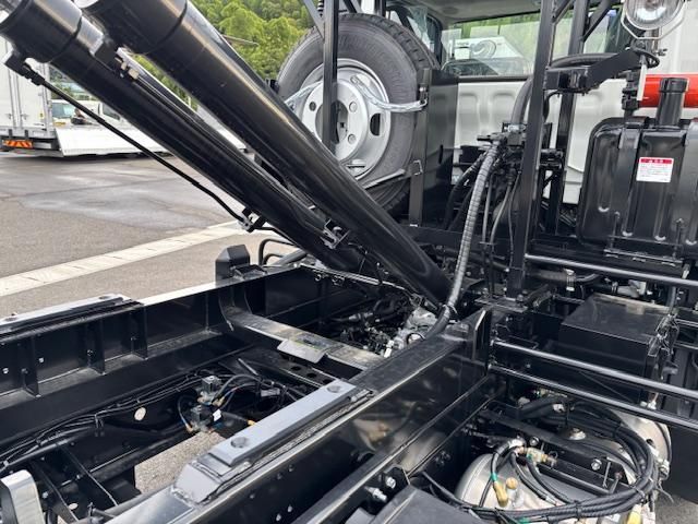 MITSUBISHI FUSOU FIGHTER 2025 Image 31