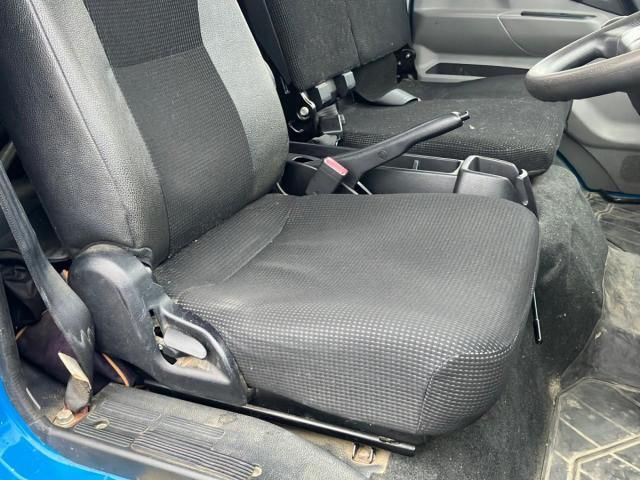 MITSUBISHI CANTER 2018 Image 31