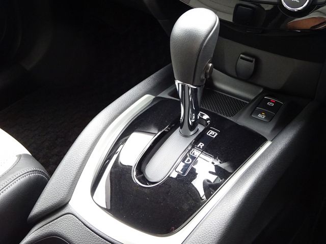 NISSAN X-TRAIL 2WD 2018 Image 31