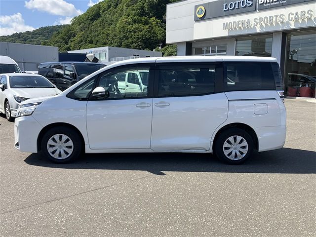 TOYOTA VOXY 4WD 2018 Image 31