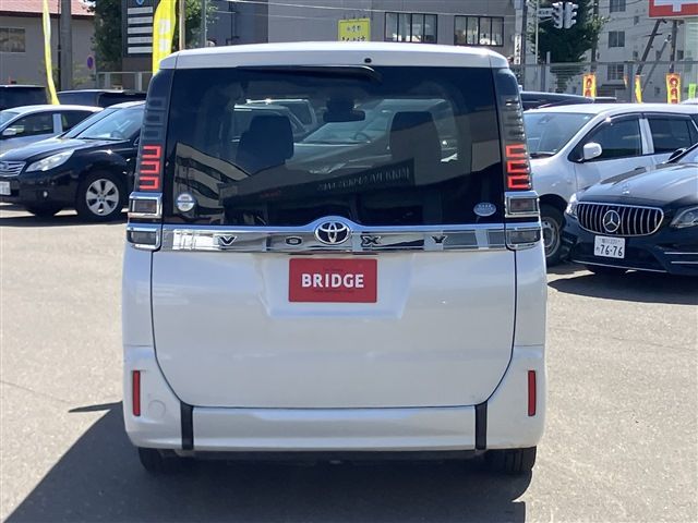 TOYOTA VOXY 4WD 2018 Image 31