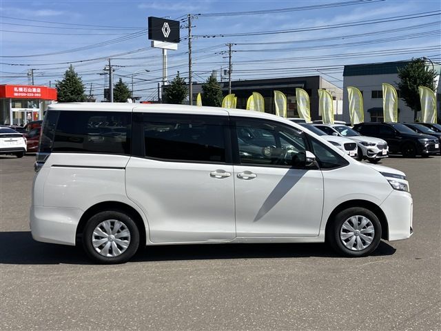 TOYOTA VOXY 4WD 2018 Image 31