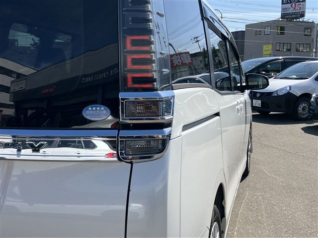 TOYOTA VOXY 4WD 2018 Image 31