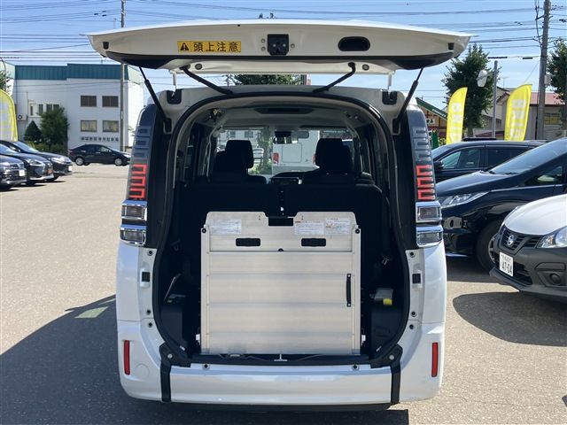 TOYOTA VOXY 4WD 2018 Image 31