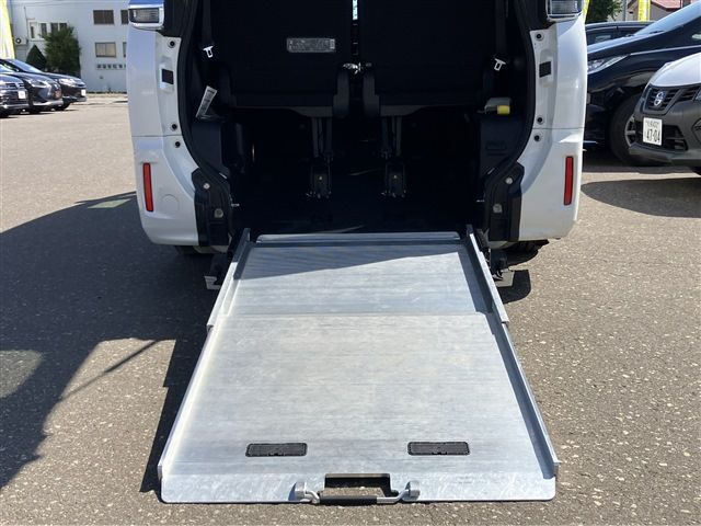 TOYOTA VOXY 4WD 2018 Image 31