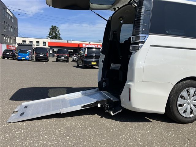 TOYOTA VOXY 4WD 2018 Image 31