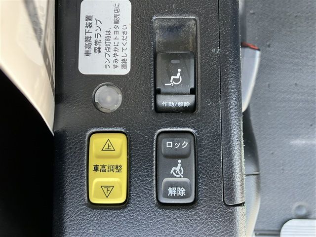 TOYOTA VOXY 4WD 2018 Image 31