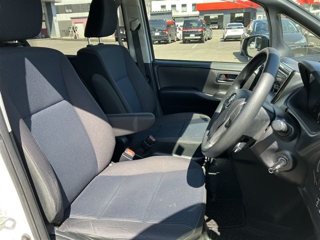 TOYOTA VOXY 4WD 2018 Image 31