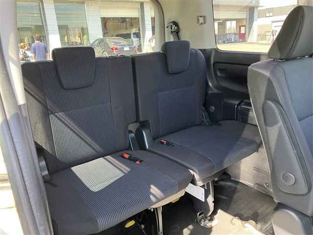 TOYOTA VOXY 4WD 2018 Image 31