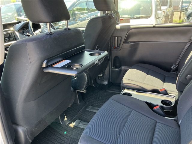 TOYOTA VOXY 4WD 2018 Image 31