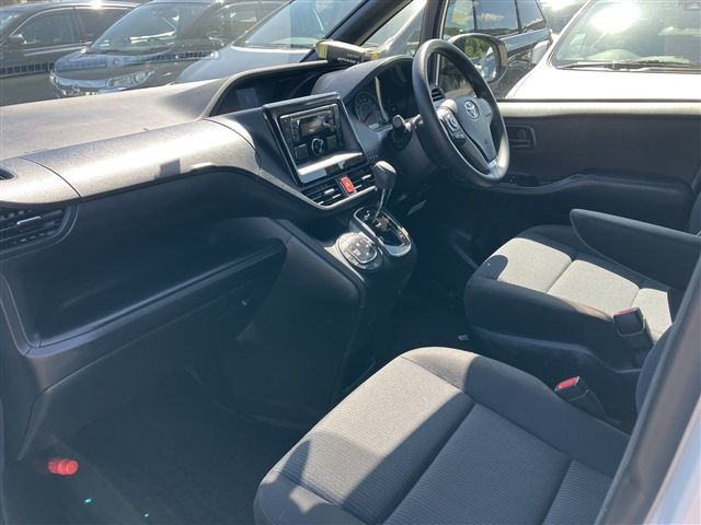 TOYOTA VOXY 4WD 2018 Image 31