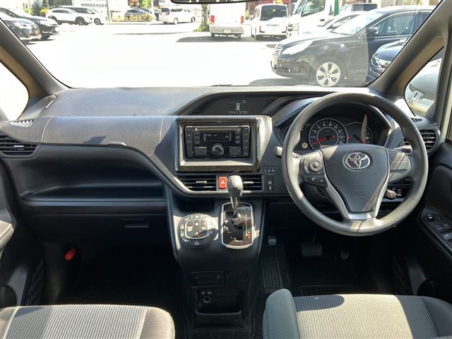 TOYOTA VOXY 4WD 2018 Image 31