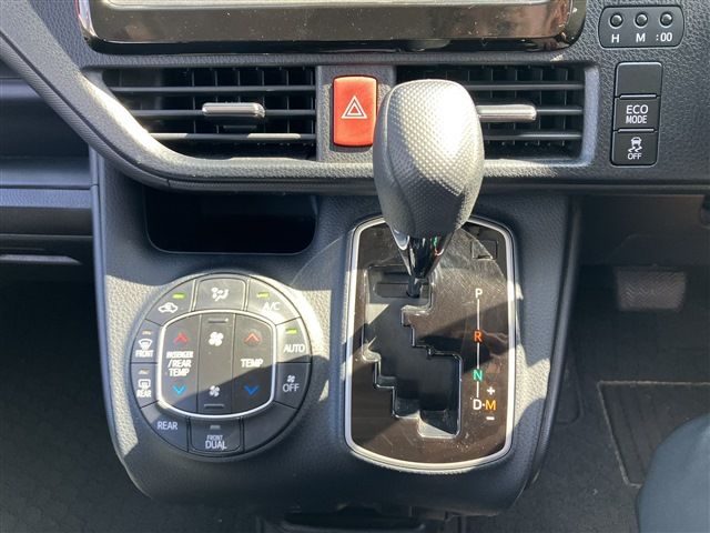 TOYOTA VOXY 4WD 2018 Image 31