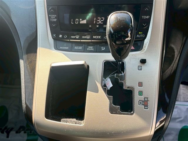 TOYOTA VELLFIRE 4WD 2013 Image 31