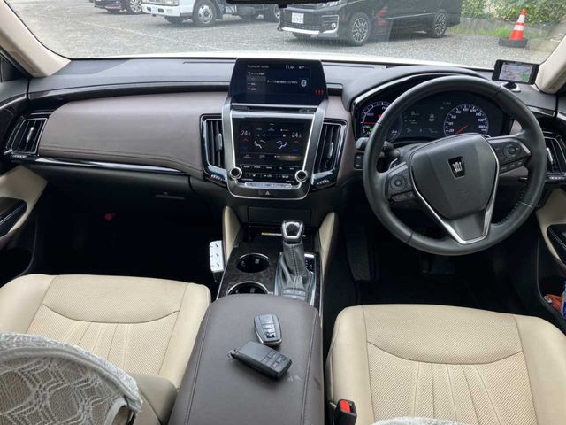 TOYOTA CROWN SEDAN HYBRID 2018 Image 31