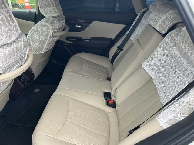 TOYOTA CROWN SEDAN HYBRID 2018 Image 31