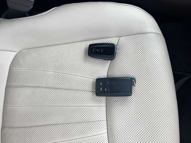 TOYOTA CROWN SEDAN HYBRID 2018 Image 31