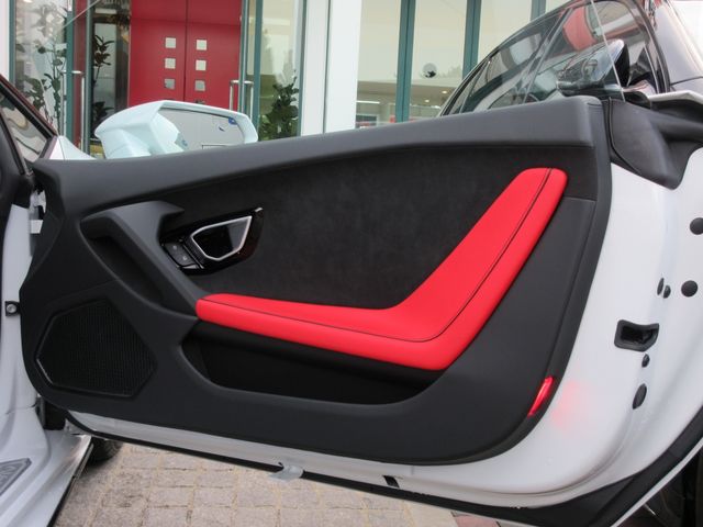 LAMBORGHINI HURACAN 2023 Image 31