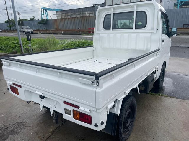 DAIHATSU HIJET TRUCK 4WD 2015 Image 31