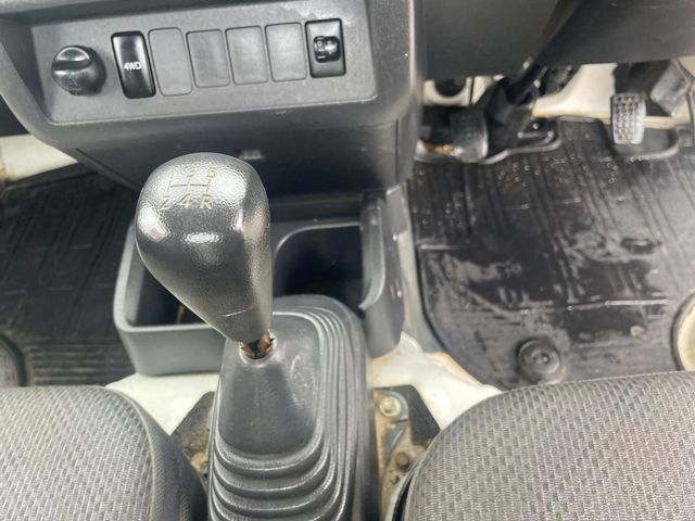 DAIHATSU HIJET TRUCK 4WD 2015 Image 31