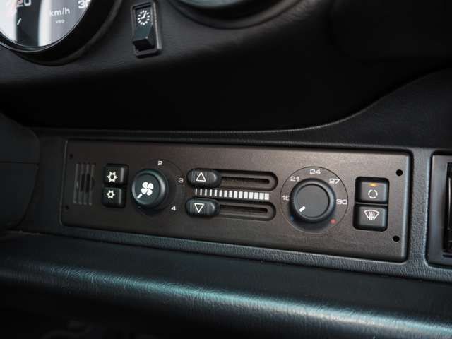 PORSCHE 911 1995 Image 31