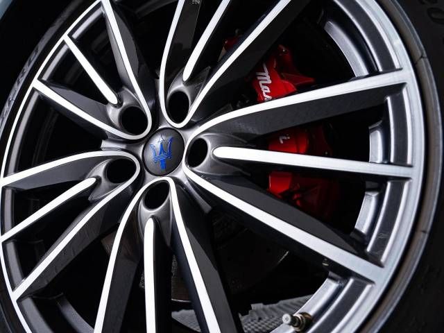 MASERATI QUATTROPORT 2019 Image 31