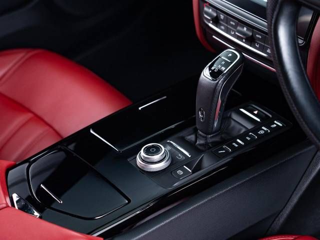 MASERATI QUATTROPORT 2019 Image 31