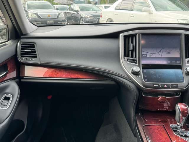 TOYOTA CROWN MAJESTA HYBRID 2017 Image 31