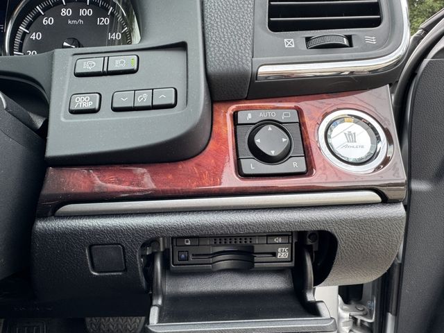 TOYOTA CROWN MAJESTA HYBRID 2017 Image 31