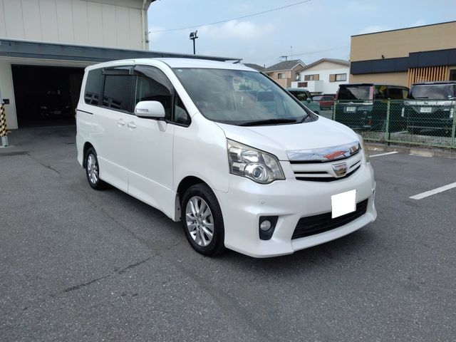 TOYOTA NOAH 2010 Image 31