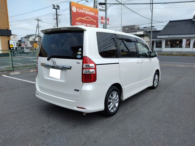 TOYOTA NOAH 2010 Image 31