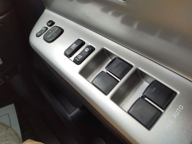 TOYOTA NOAH 2010 Image 31