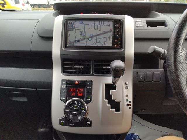 TOYOTA NOAH 2010 Image 31