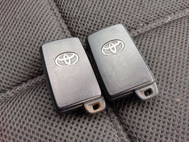 TOYOTA NOAH 2010 Image 31