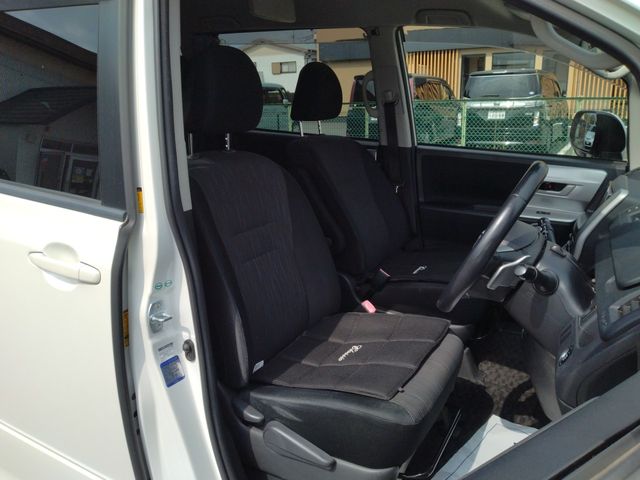 TOYOTA NOAH 2010 Image 31