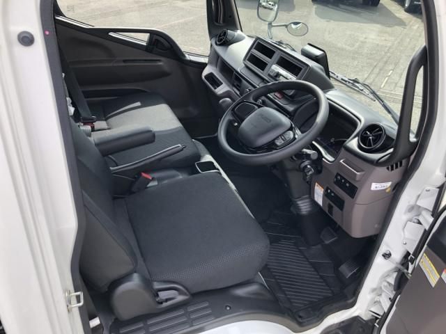 MITSUBISHI CANTER 2024 Image 31