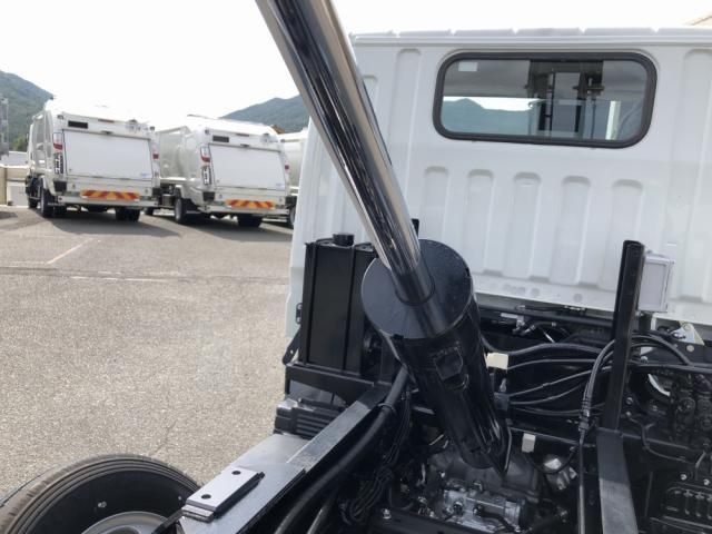 MITSUBISHI CANTER 2024 Image 31