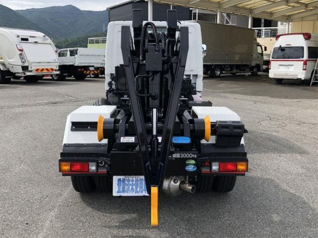 MITSUBISHI CANTER 2024 Image 31