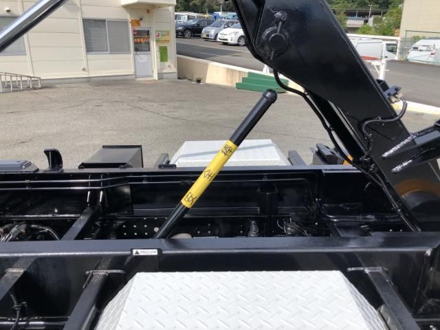 MITSUBISHI CANTER 2024 Image 31