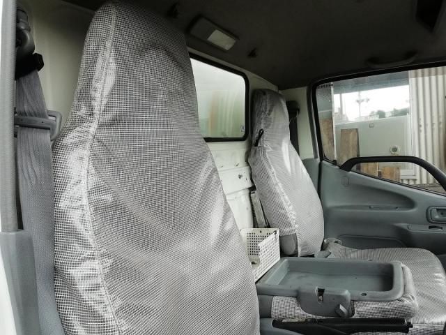 HINO DUTRO 2016 Image 31