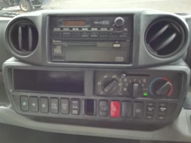 HINO DUTRO 2016 Image 31